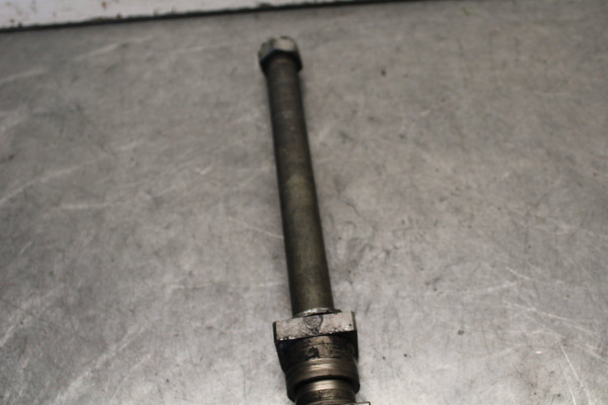 09-12 KAWASAKI NINJA ZX6R ZX600R REAR AXLE BACK WHEEL RIM PIVOT BOLT AXEL BB656