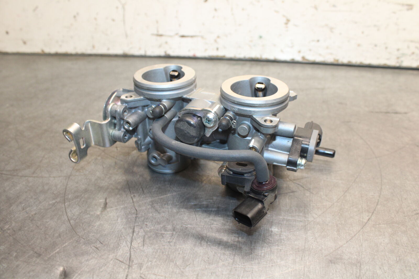 18-23 KAWASAKI NINJA 400 EX400 ABS MAIN FUEL INJECTORS / THROTTLE BODIES BB747