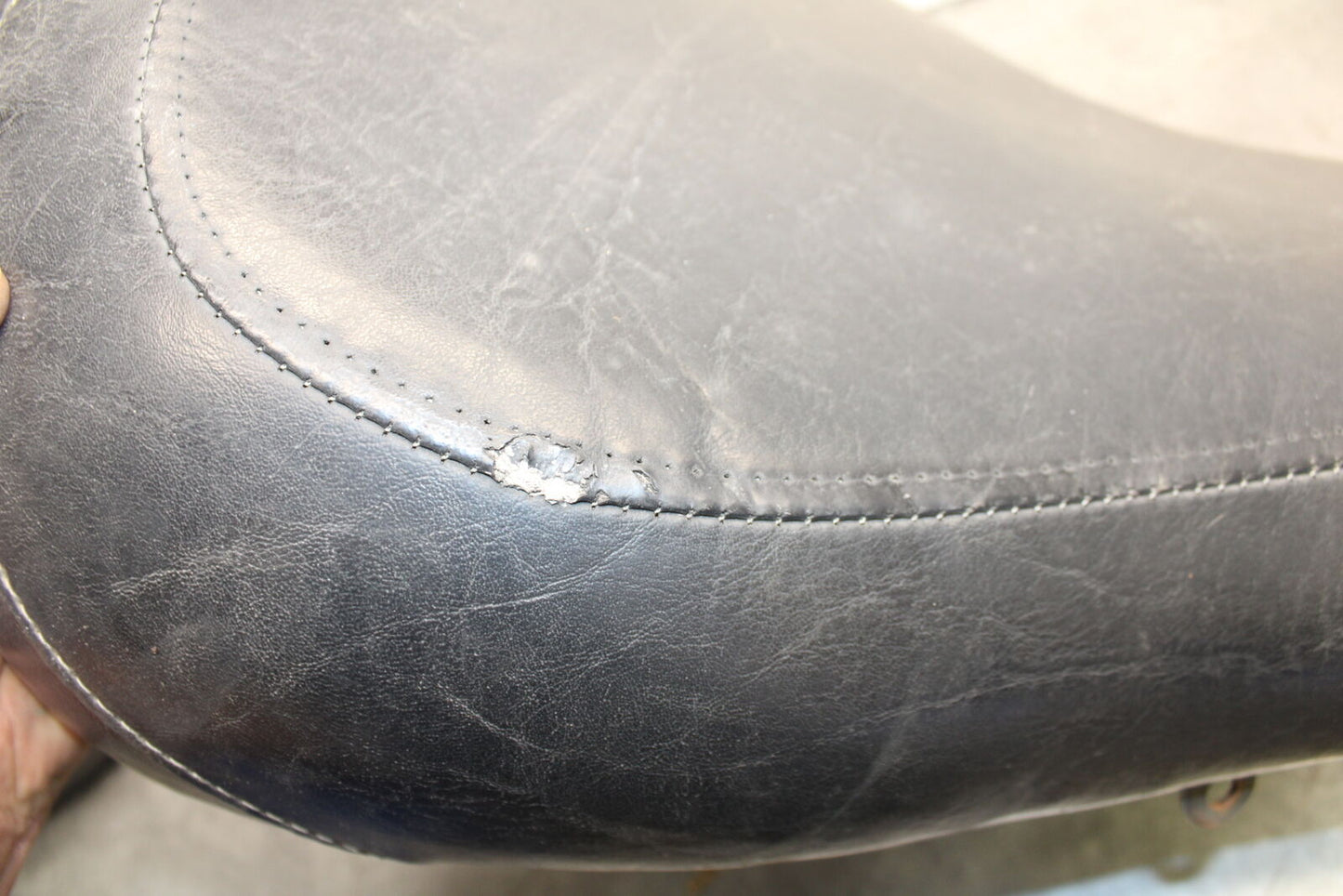 05-09 SUZUKI BOULEVARD C90 FRONT DRIVERS SEAT BB692