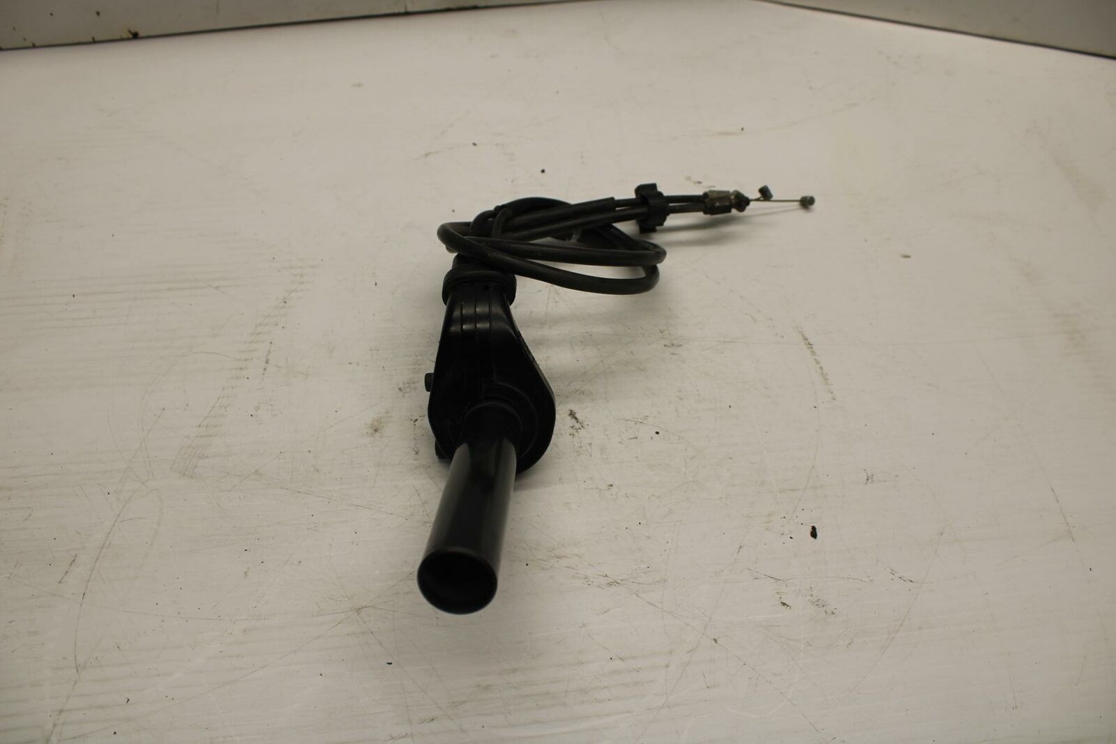 06 YAMAHA YZF R1 THROTTLE CABLE LINE HOUSING GUIDE 3XW-26282-01-00 BB282