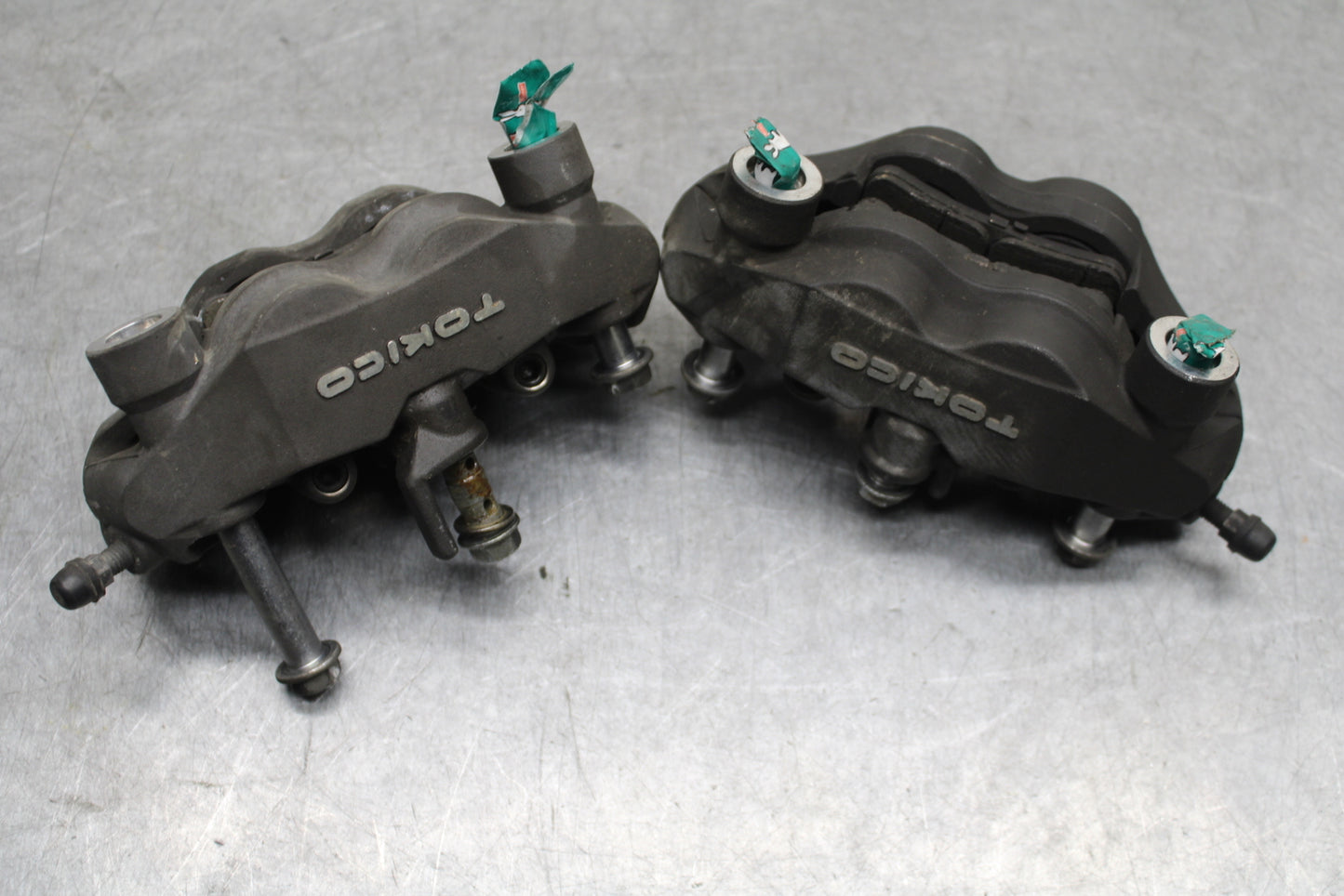 06-07 SUZUKI GSXR750 RIGHT LEFT FRONT BRAKE CALIPER SET PAIR CALIPERS BB670