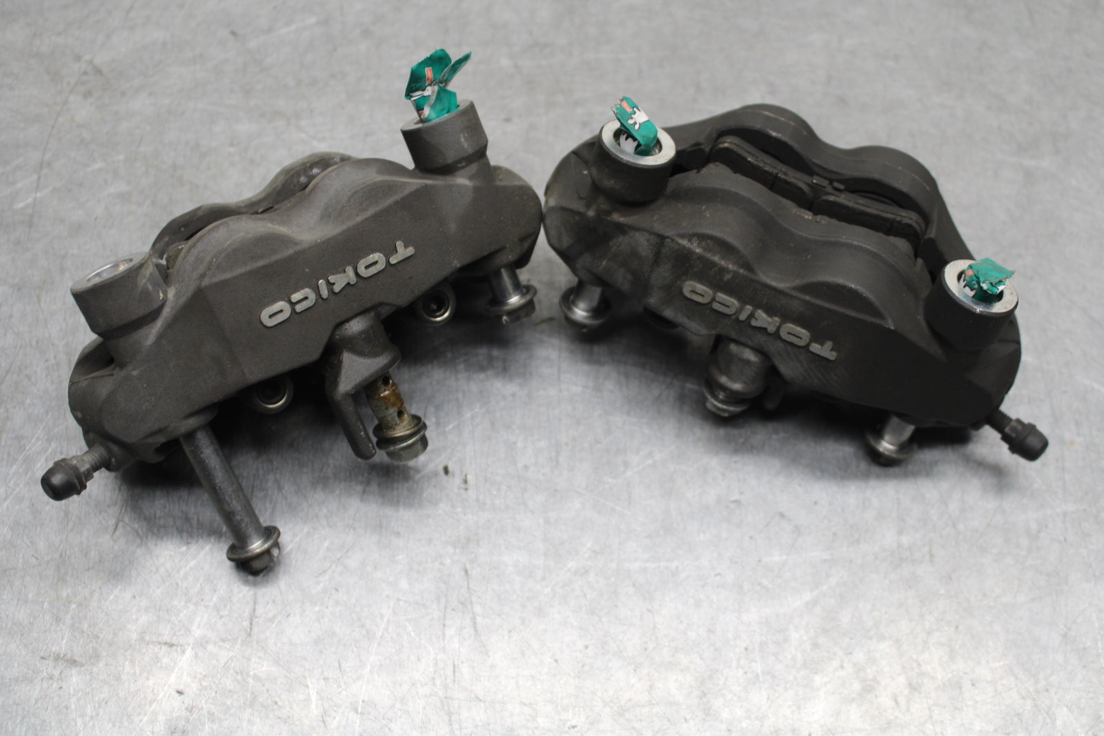 06-07 SUZUKI GSXR750 RIGHT LEFT FRONT BRAKE CALIPER SET PAIR CALIPERS BB670