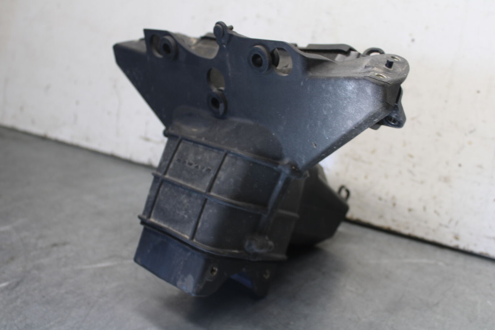 09-12 KAWASAKI NINJA ZX6R UPPER FAIRING MIRROR GAUGES STAY BRACKET BB698