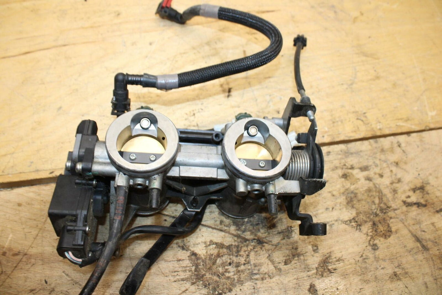 09-10 KAWASAKI ER-6N MAIN FUEL INJECTORS / THROTTLE BODIES 16163-0138 BB325