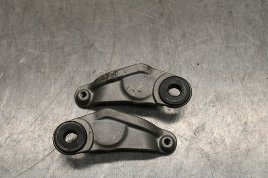 08-16 YAMAHA YZF R6 GAS TANK FUEL RESERVOIR BRACKET MOUNT SET BB131