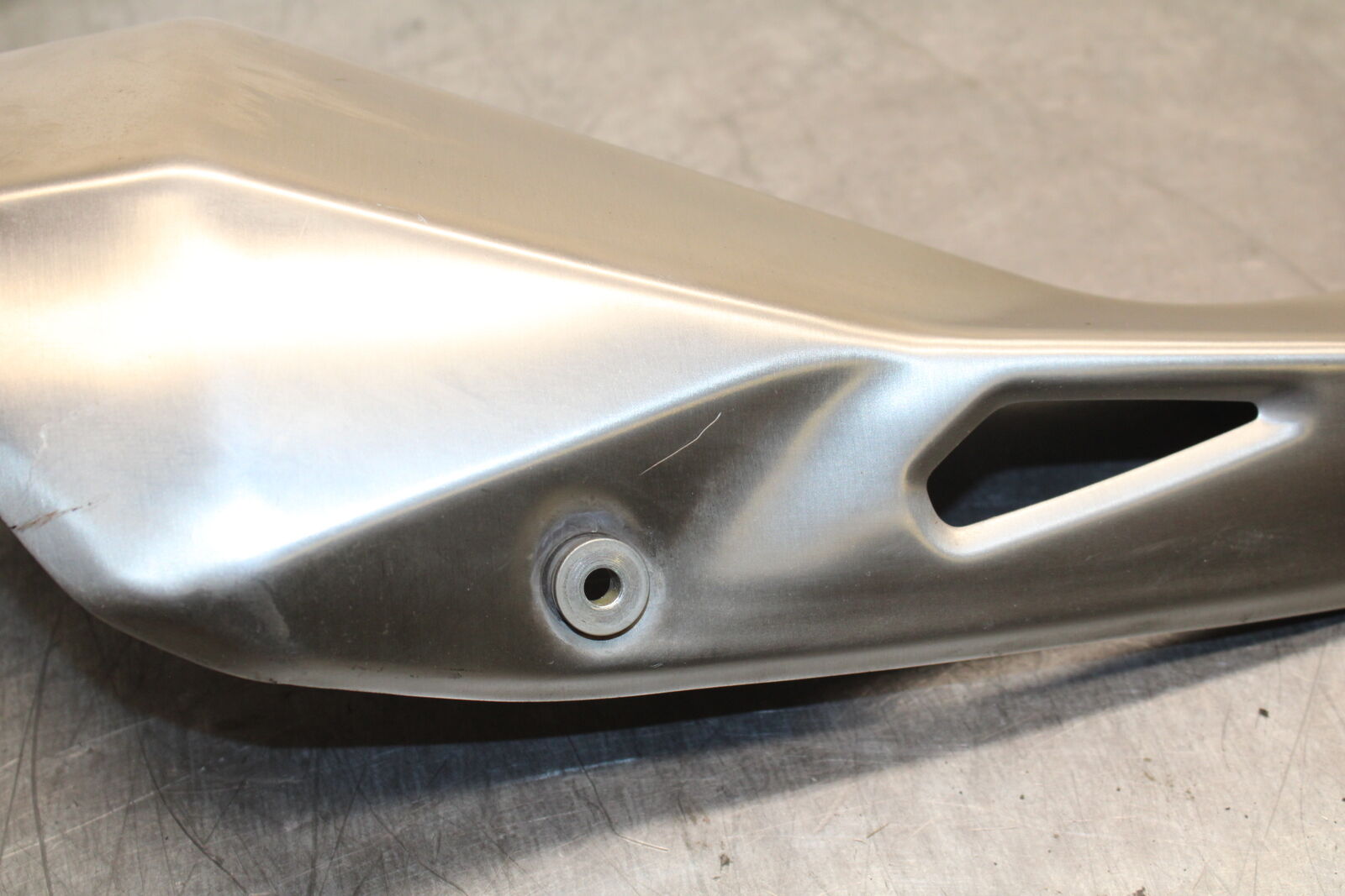 19-22 KAWASAKI Z400 REAR BACK MUFFLER EXHAUST PIPE COVER HEAT SHIELD GUARD BB738