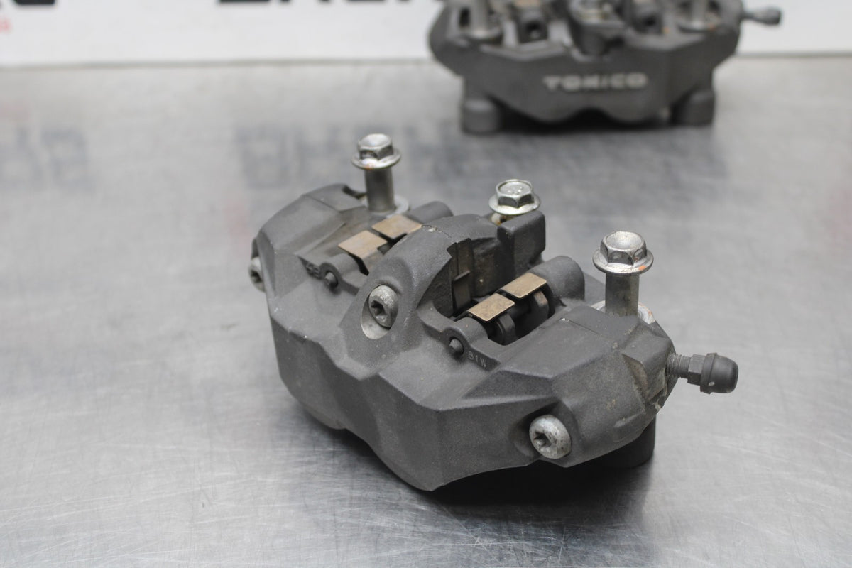 08-10 SUZUKI GSXR 600 RIGHT LEFT FRONT BRAKE CALIPER SET PAIR CALIPERS BB835