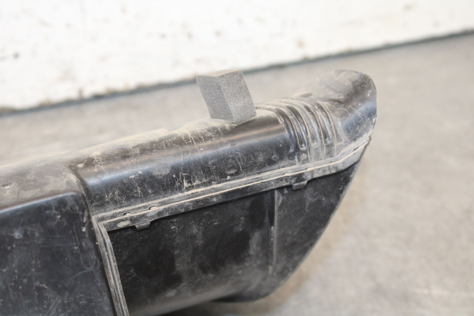 06-07 SUZUKI GSXR 600 LEFT RAM AIR INTAKE DUCT TUBE BB694