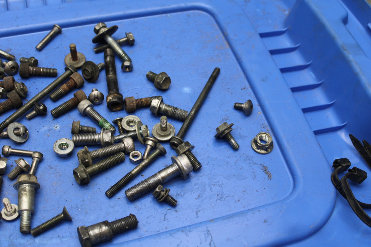 00 SUZUKI GSXR750 BOLTS HARDWARE MOTOR SCREWS BB820