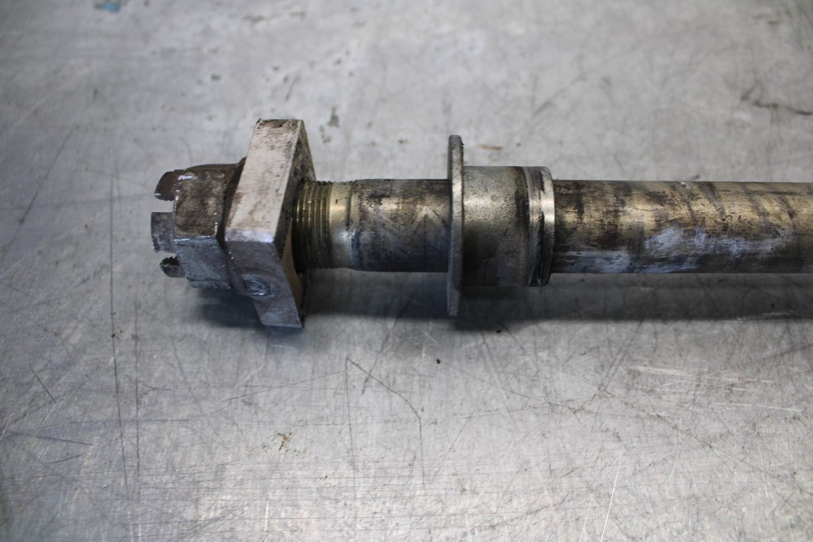 96-03 KAWASAKI NINJA ZX7R REAR AXLE BACK WHEEL RIM PIVOT BOLT AXEL BB438