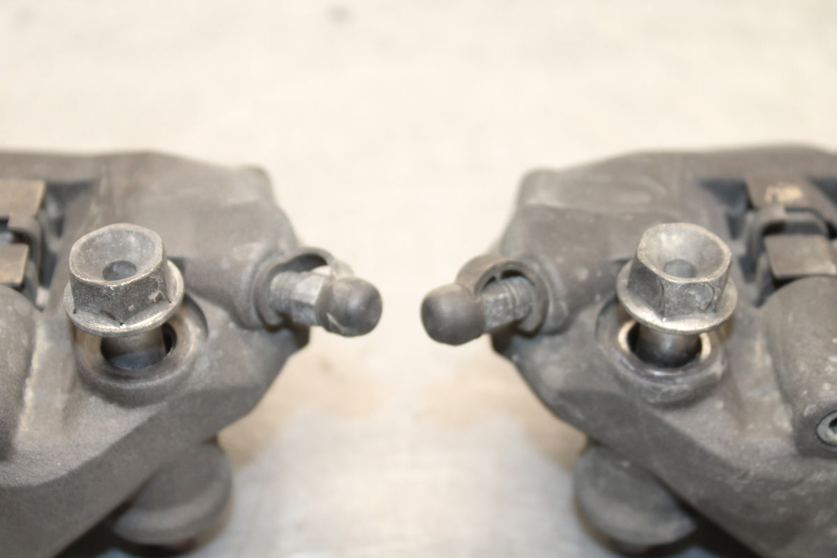 05-06 HONDA CBR600RR RIGHT LEFT FRONT BRAKE CALIPER SET PAIR CALIPERS BB727