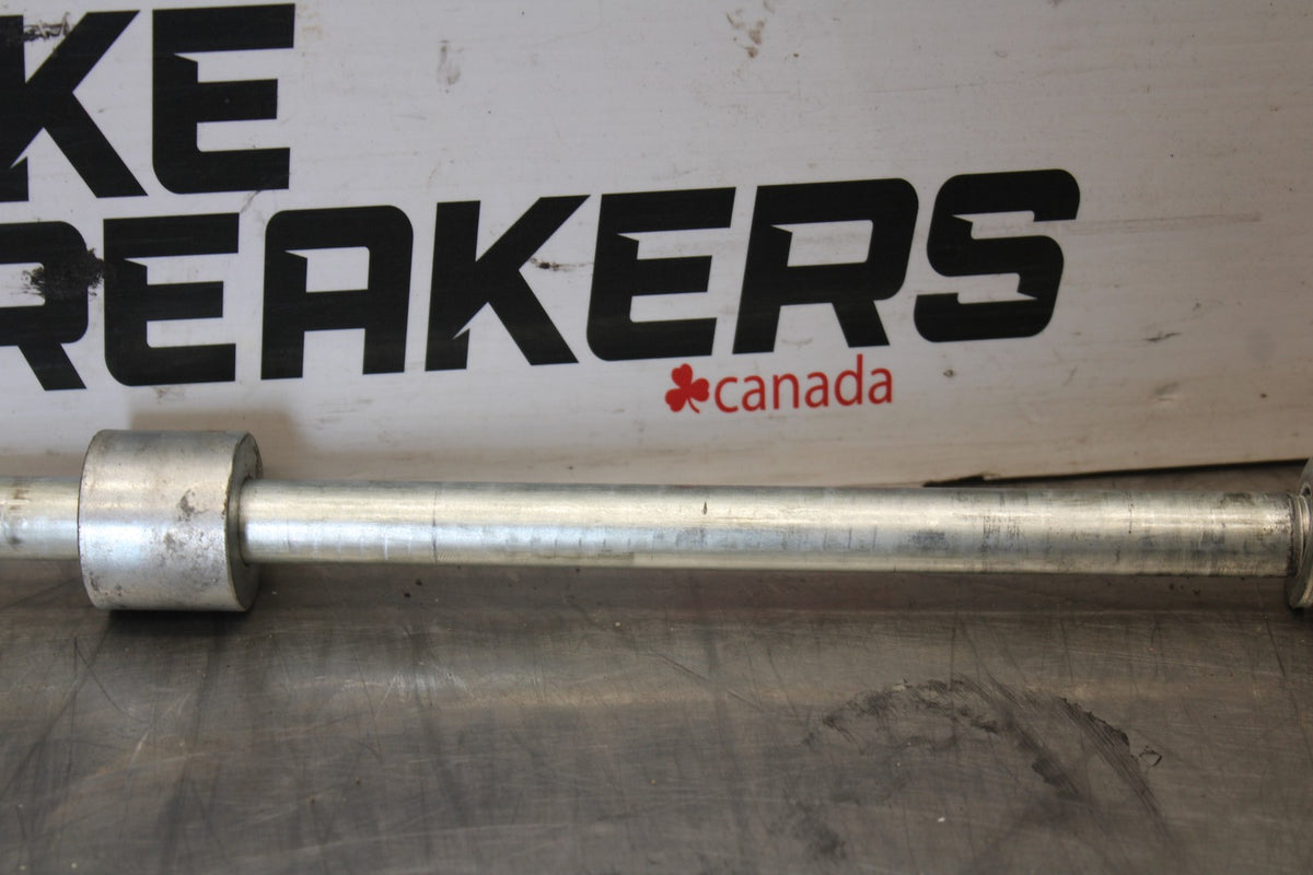07 SUZUKI BOULEVARD M50 REAR AXLE BACK WHEEL RIM PIVOT BOLT AXEL BB897