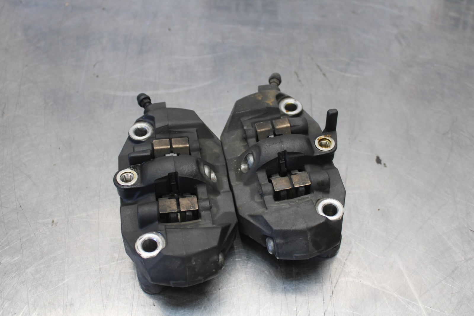06-07 SUZUKI GSXR 600 RIGHT LEFT FRONT BRAKE CALIPER SET PAIR CALIPERS BB170