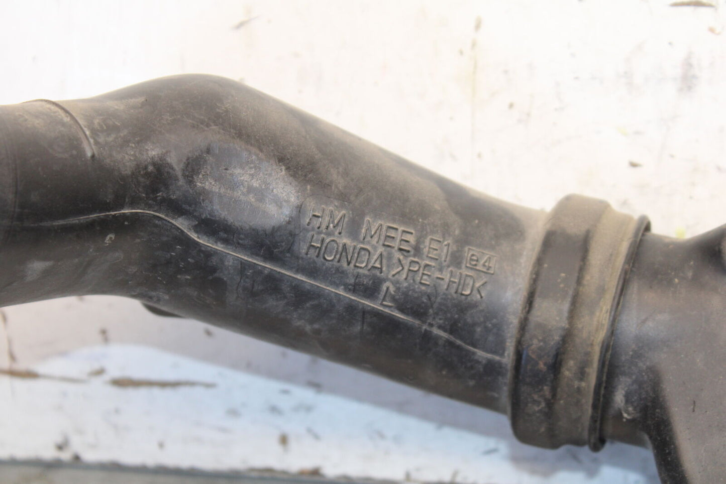 05-06 HONDA CBR600RR LEFT RAM AIR INTAKE DUCT TUBE  BB689