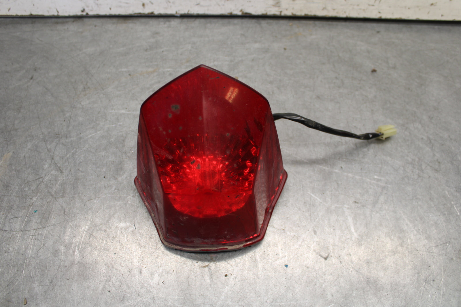 09-15 YAMAHA FZ6R REAR TAIL TAILLIGHT BACK BRAKE LIGHT  BB686