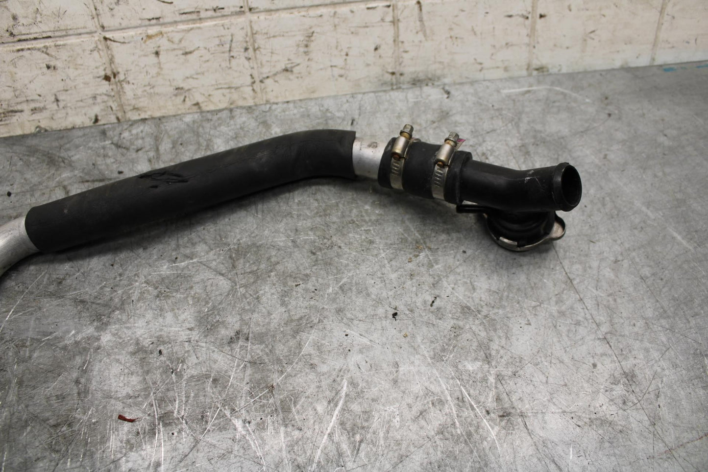 2002 Yamaha YZF R6 RADIATOR CAP HOSE PIPE 5SL-12462-00-00 BB545