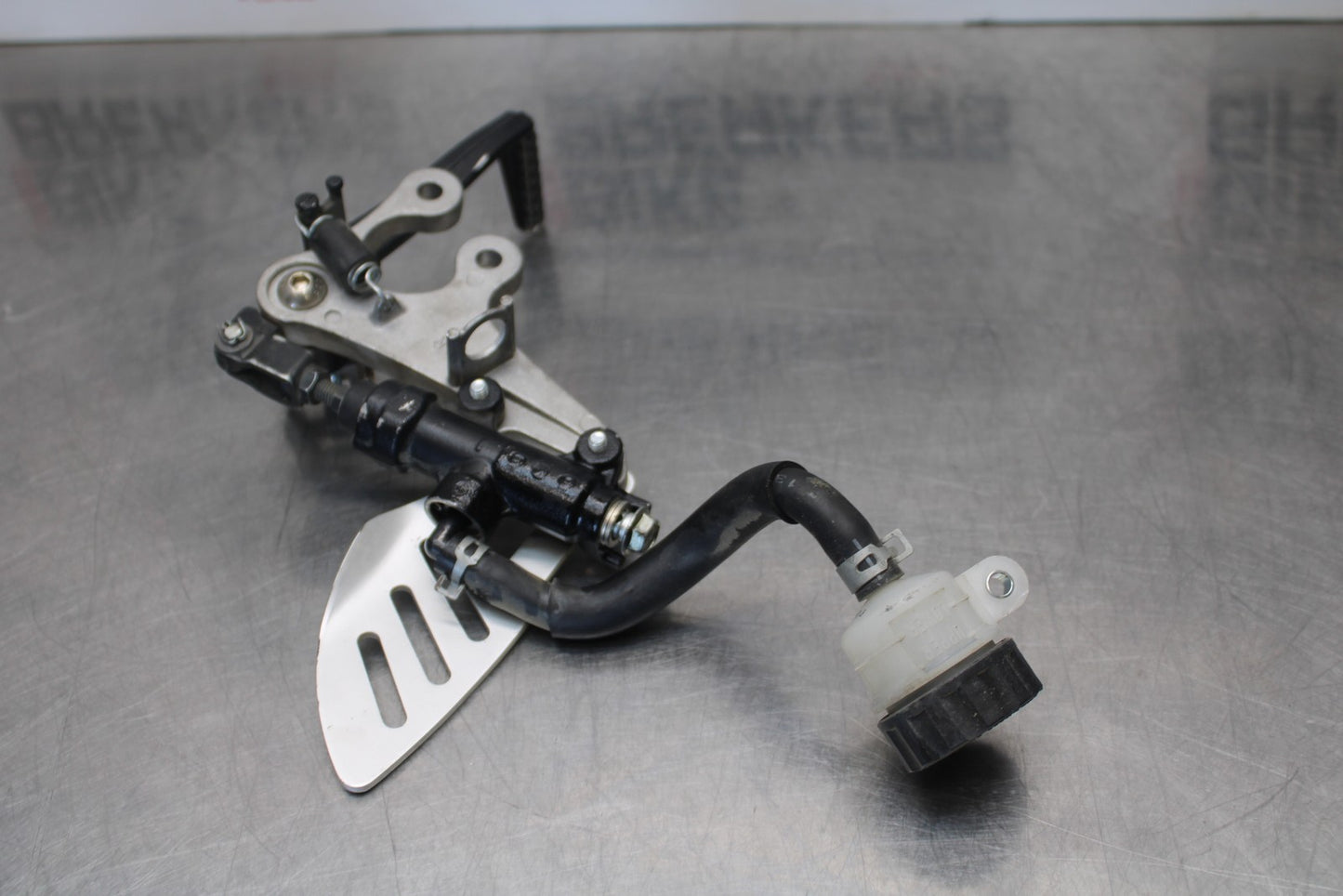 11-22 SUZUKI GSXR 600  RIGHT REARSET REAR SET DRIVER FOOT PEG REST STOP BB193