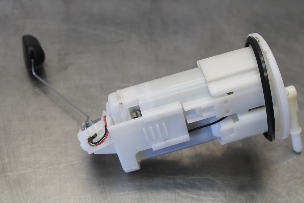 24-25 KAWASAKI ELIMINATOR 450 FUEL GAS PUMP BB869