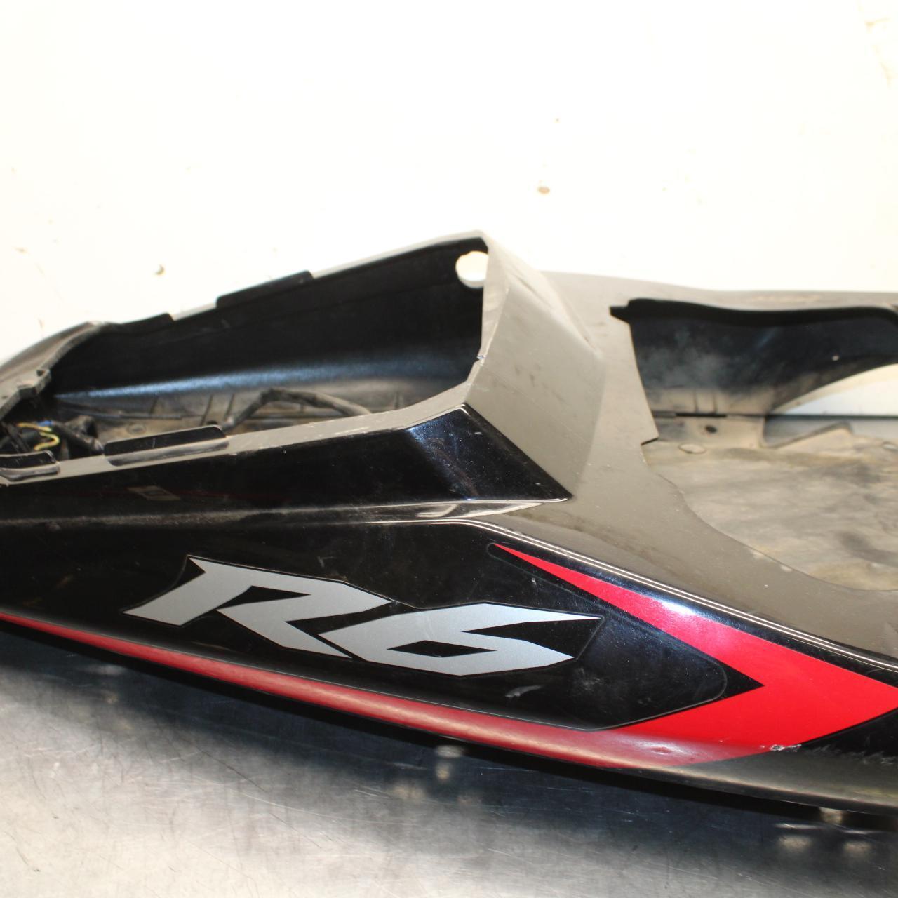 2004 Yamaha YZF R6 REAR BACK TAIL FAIRING COWL SHROUD 5SL-Y2171-80-P4 BB622