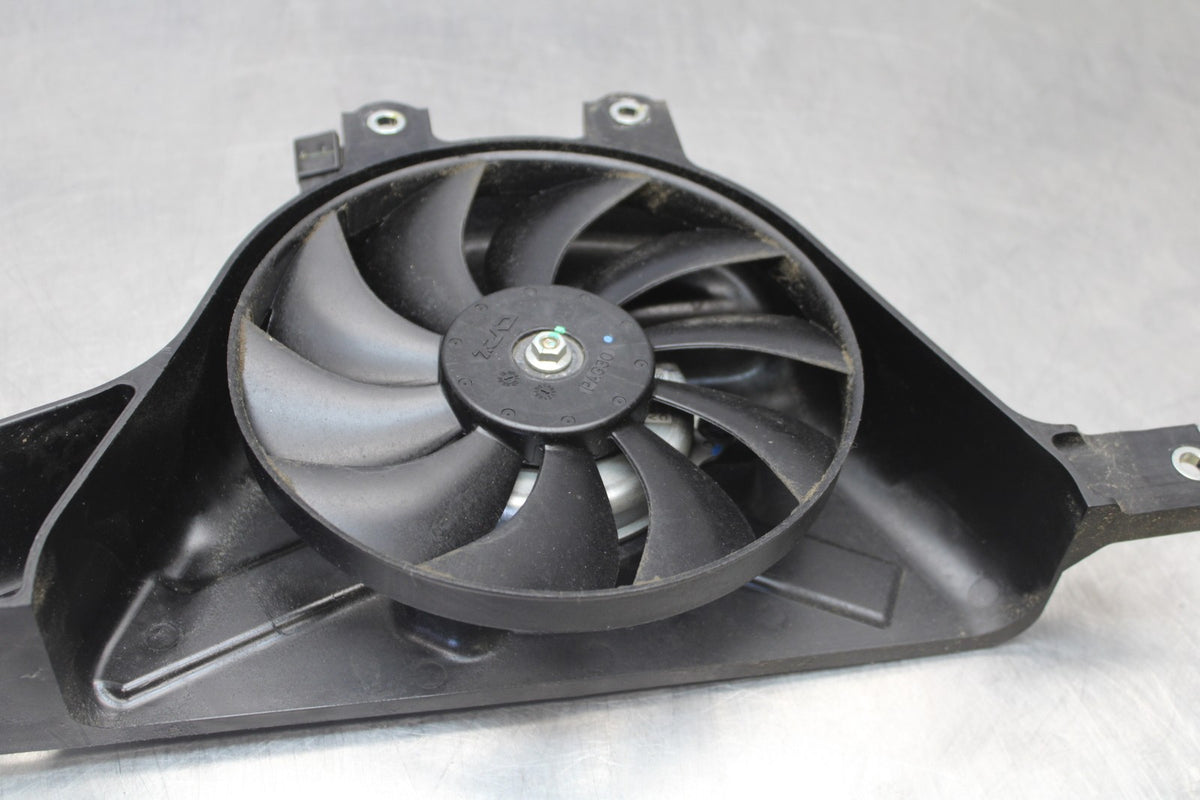 23-26 KAWASAKI NINJA ZX4RR ENGINE RADIATOR COOLING FAN BB898