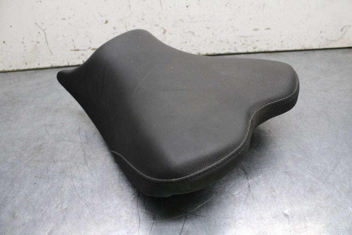 19-22 KAWASAKI Z400 FRONT DRIVERS SEAT PAD SADDLE PILLION BB738