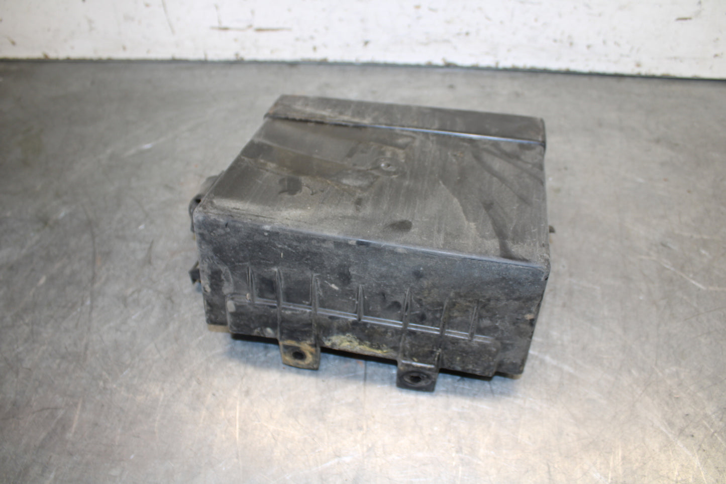 93-00 HONDA GOLDWING 1500 GL1500SE BATTERY TRAY BOX HOLDER BB700