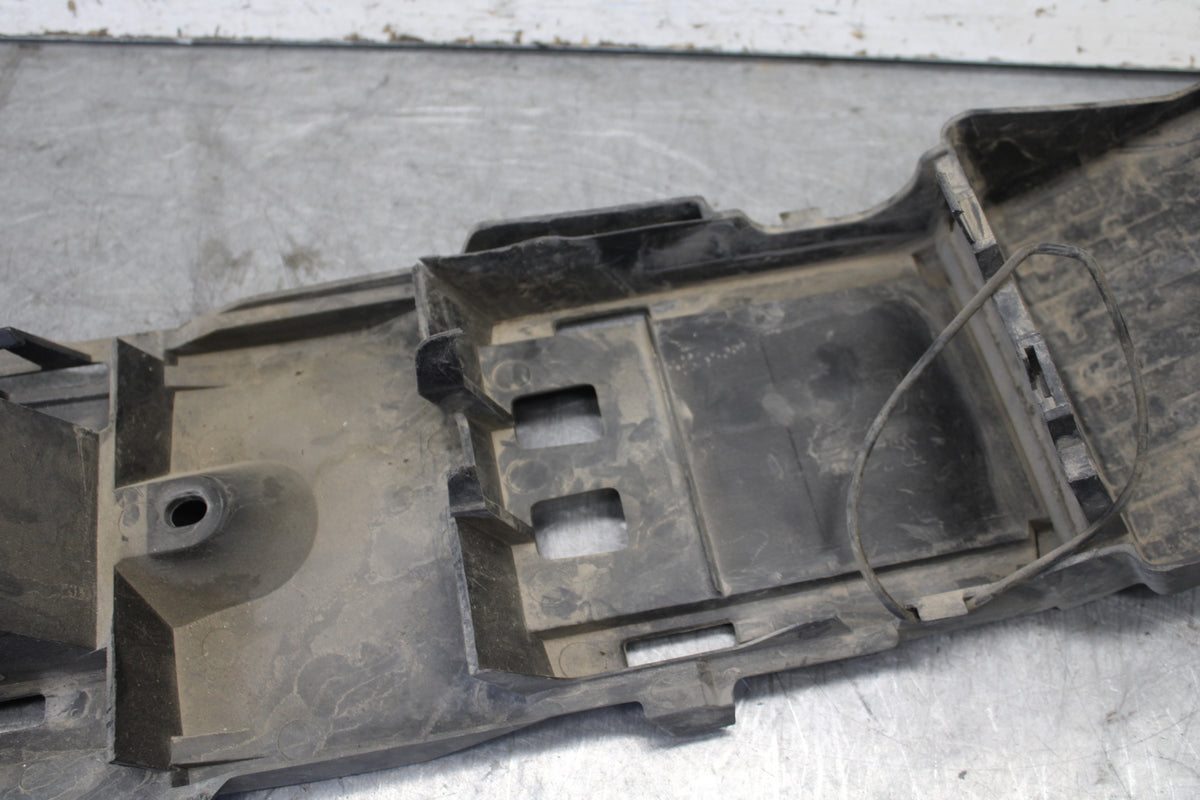 06-07 SUZUKI GSXR 600 REAR BACK TAIL UNDERTAIL BATTERY TRAY PLASTIC BB694
