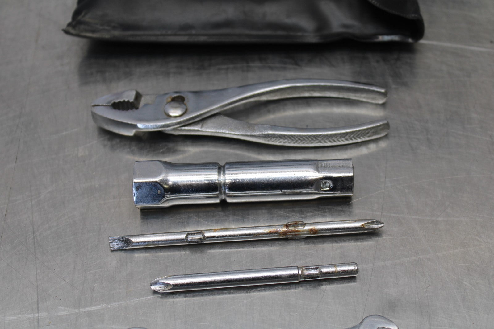 03-08 KAWASAKI VULCAN 1600 STOCK TOOLS OEM TOOL BAG KIT SET BB196