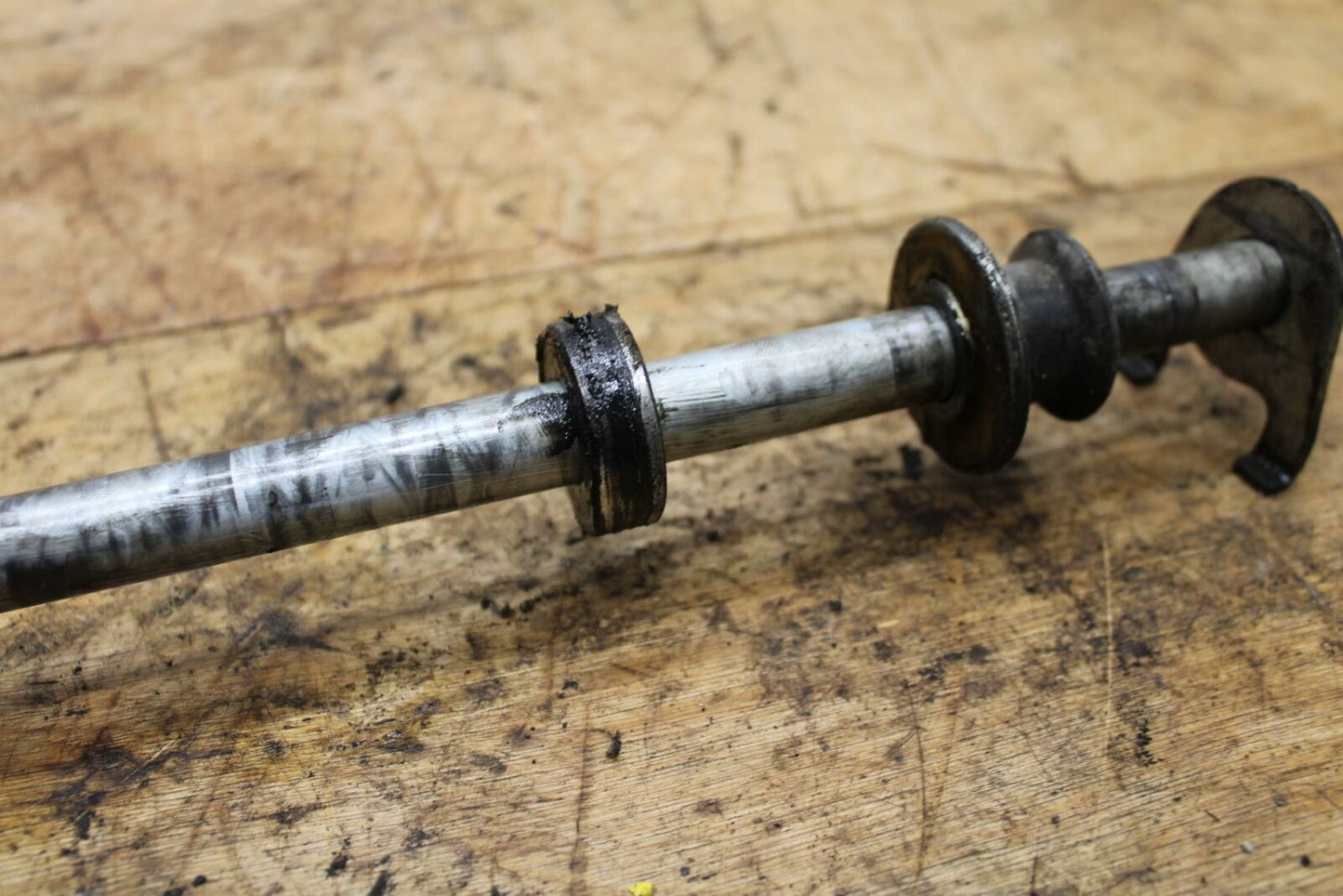 04-09 SUZUKI GS500F REAR AXLE BACK WHEEL RIM PIVOT BOLT AXEL BB335