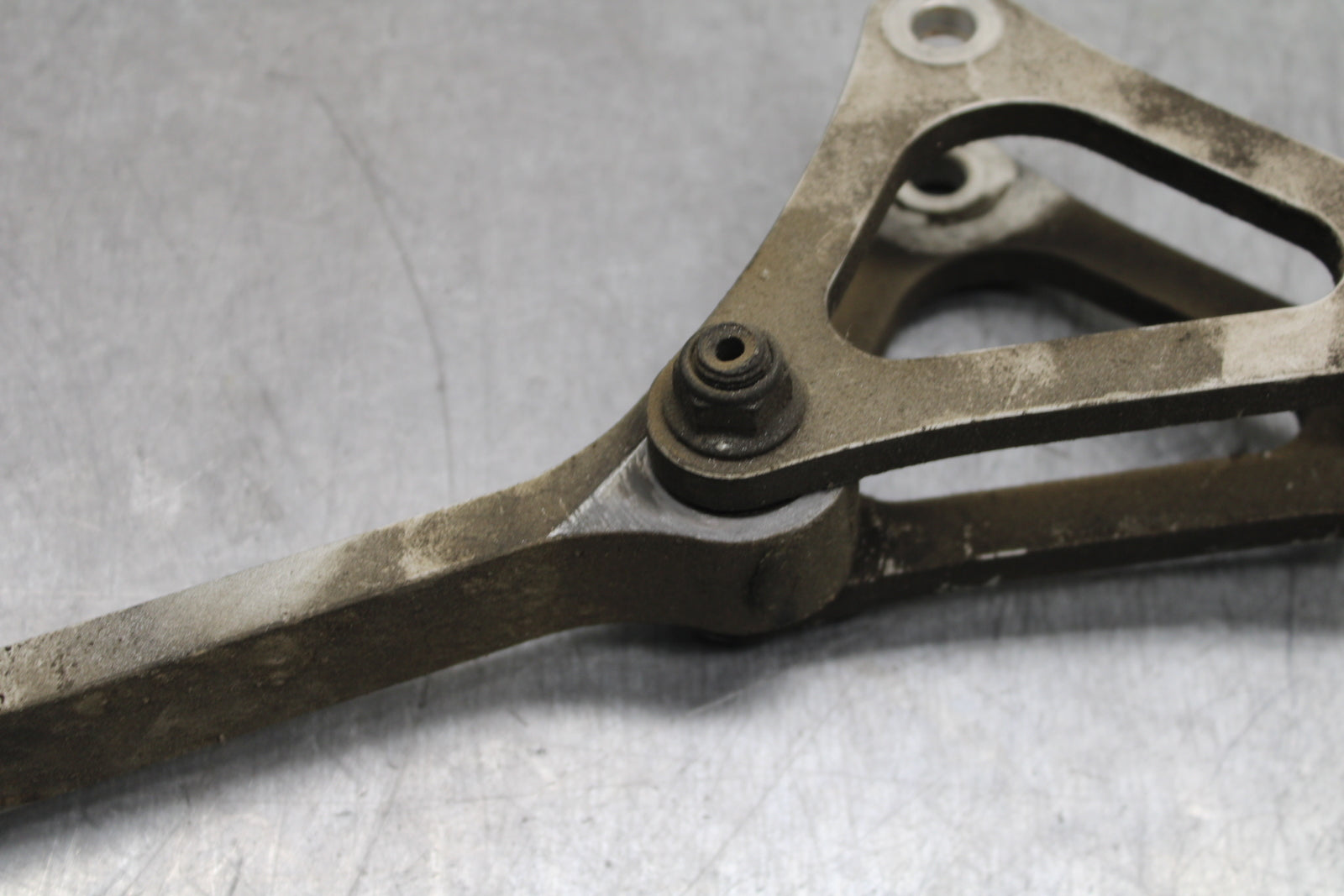 03-05 YAMAHA YZF R6  REAR DOGBONE SHOCK LINKAGE LINK BB751