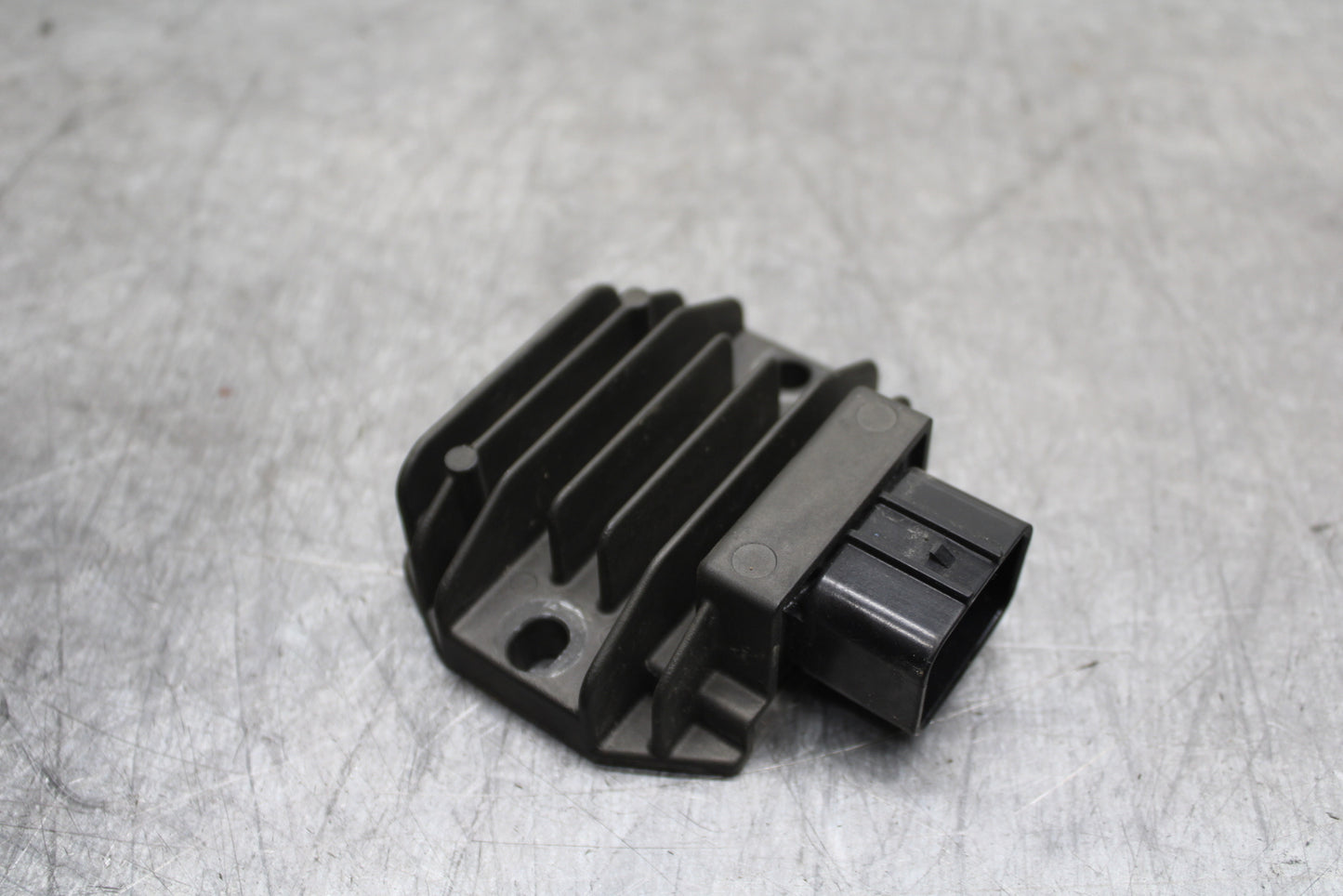 22-24 YAMAHA XSR900 RECTIFIER VOLTAGE REGULATOR BB710