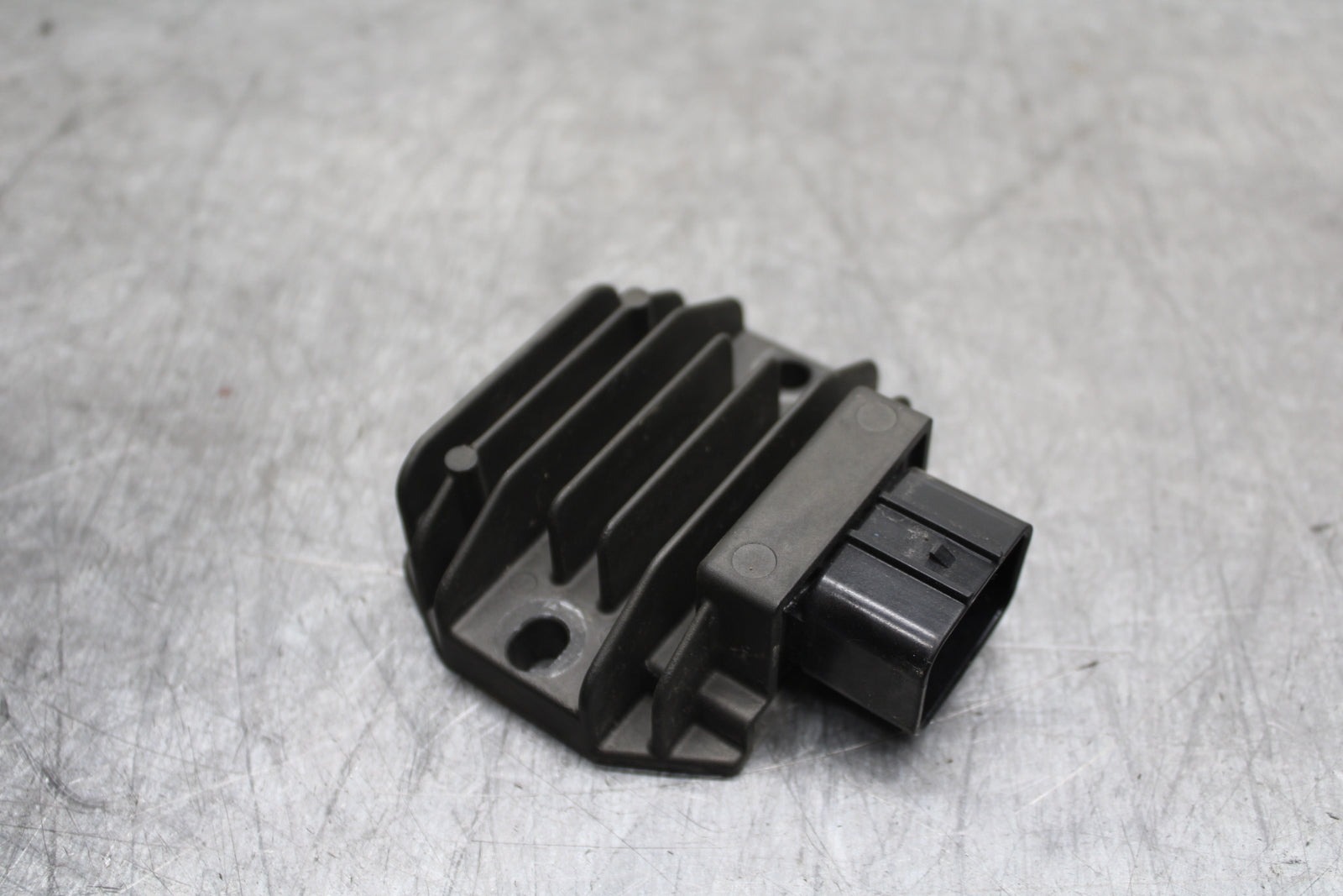 22-24 YAMAHA XSR900 RECTIFIER VOLTAGE REGULATOR BB710