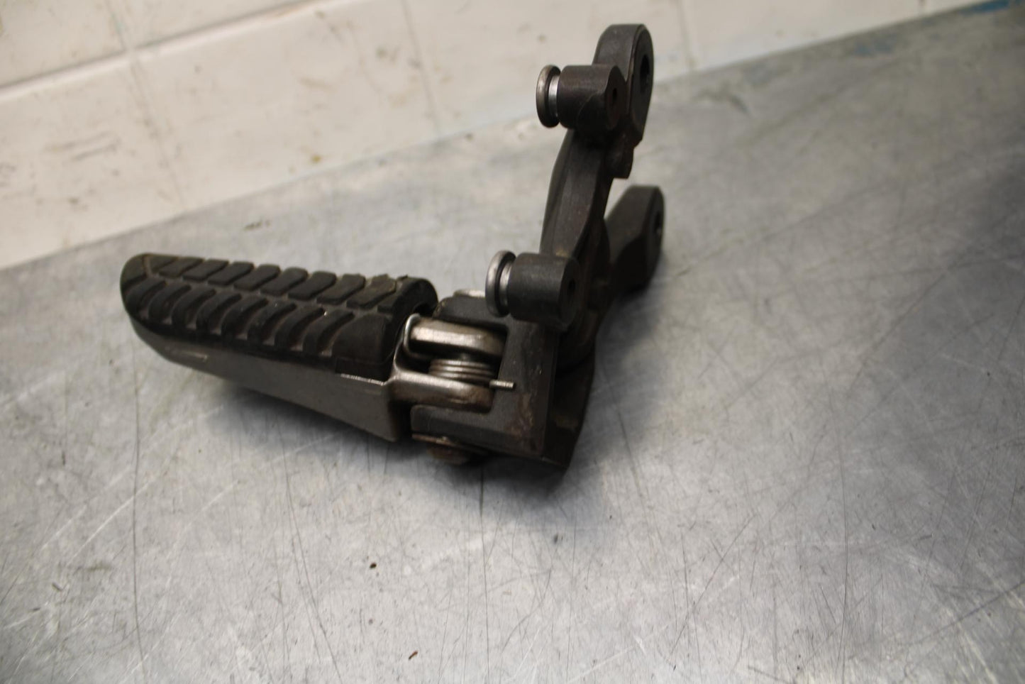 08-09 KAWASAKI NINJA ZX14R LEFT REARSET REAR SET DRIVER FOOT PEG BRACKET  BB73