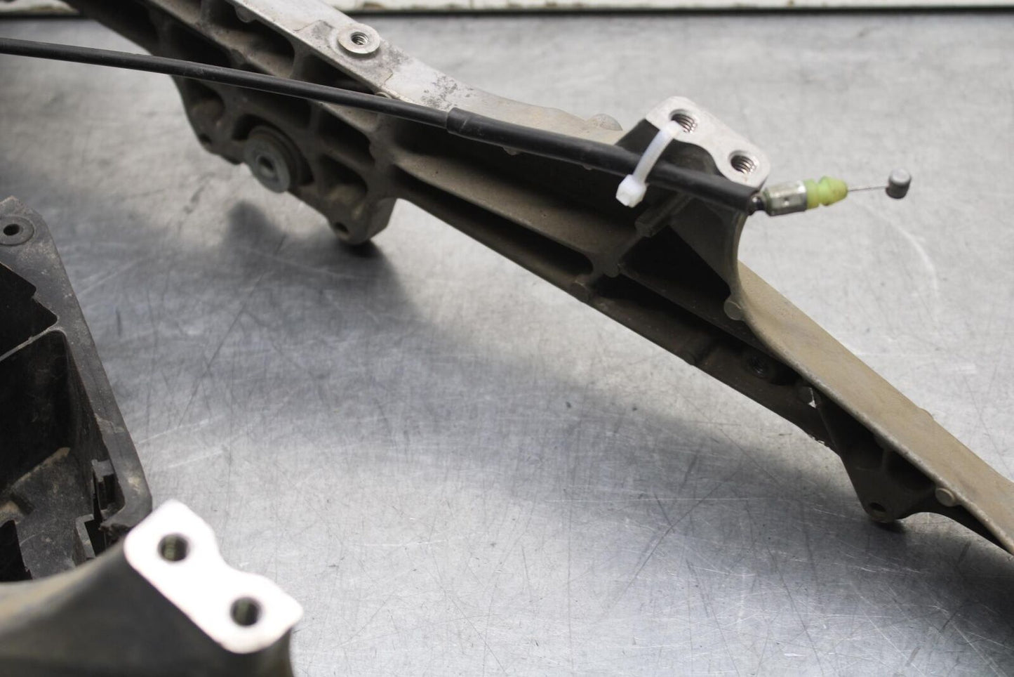 03-04 HONDA CBR600RR REAR SUBFRAME BACK SUB FRAME 50200-MEE-000 BB637