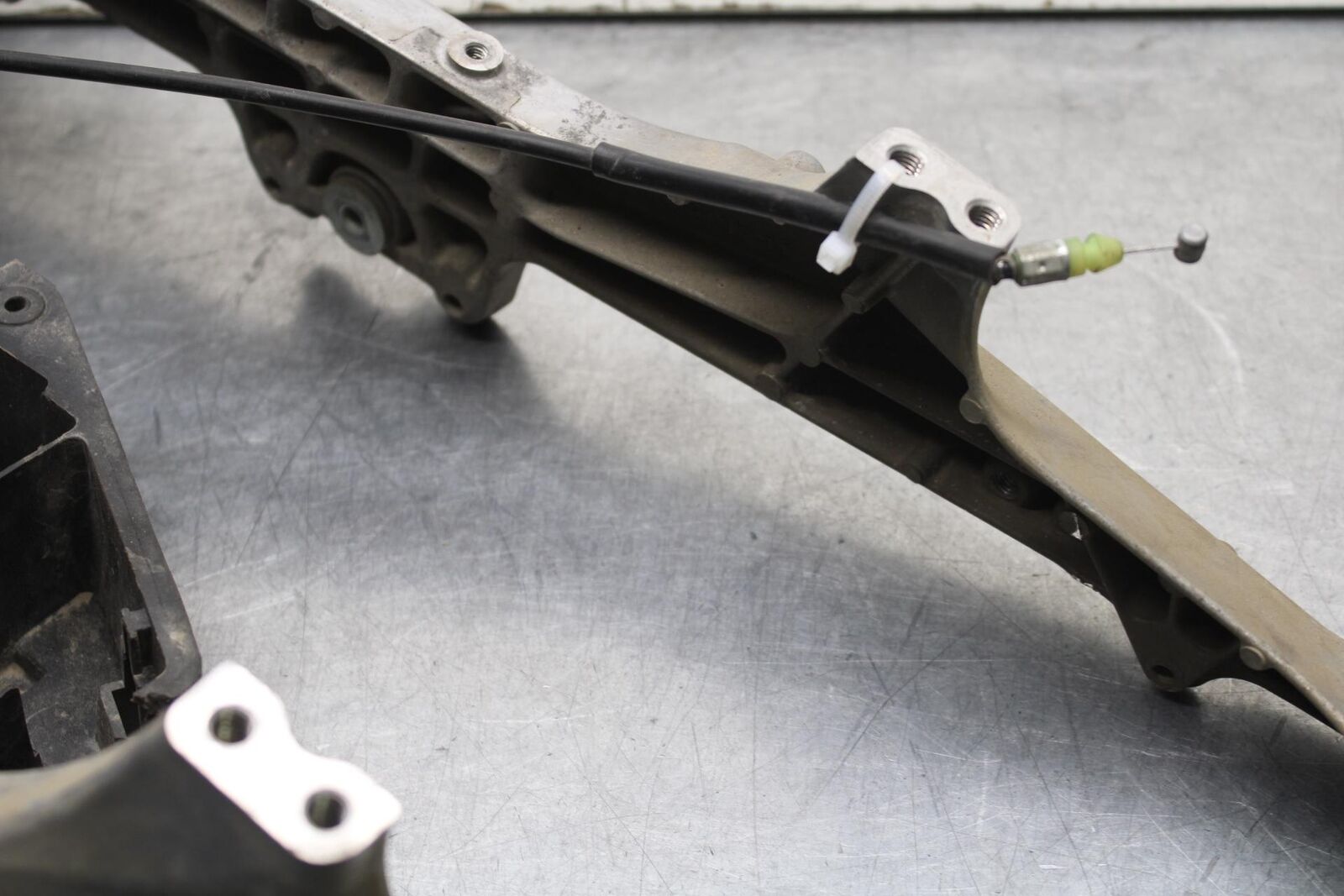 03-04 HONDA CBR600RR REAR SUBFRAME BACK SUB FRAME 50200-MEE-000 BB637