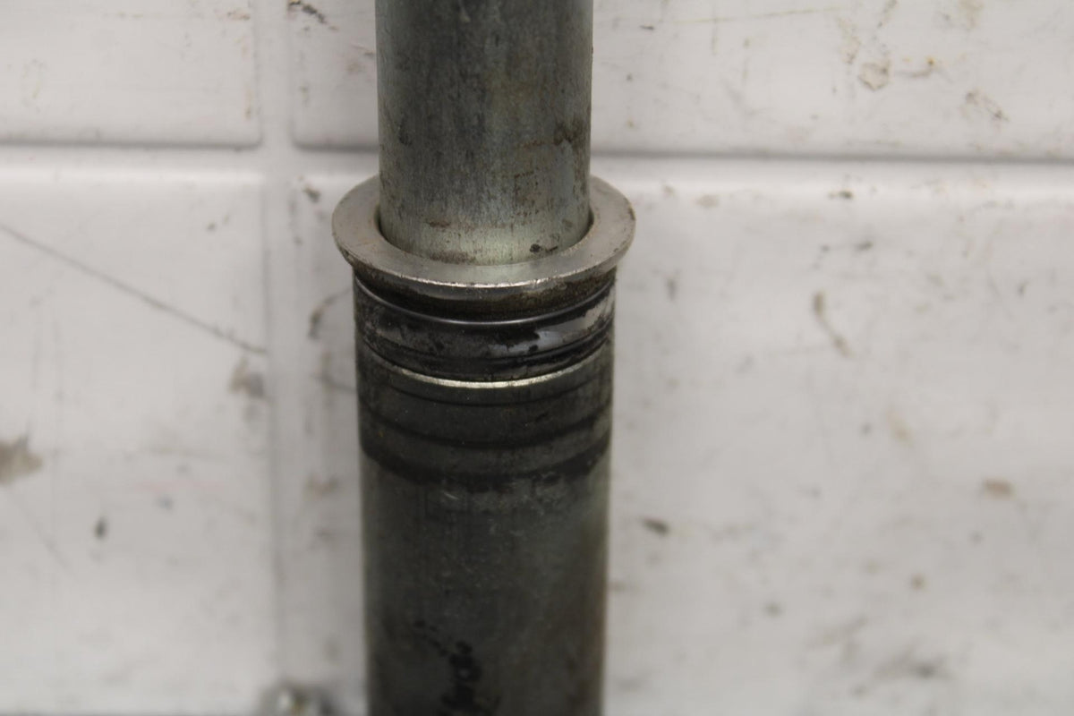 2015 Suzuki GSXR750 FRONT WHEEL RIM AXLE PIVOT BOLT 54711-14J00 BB595
