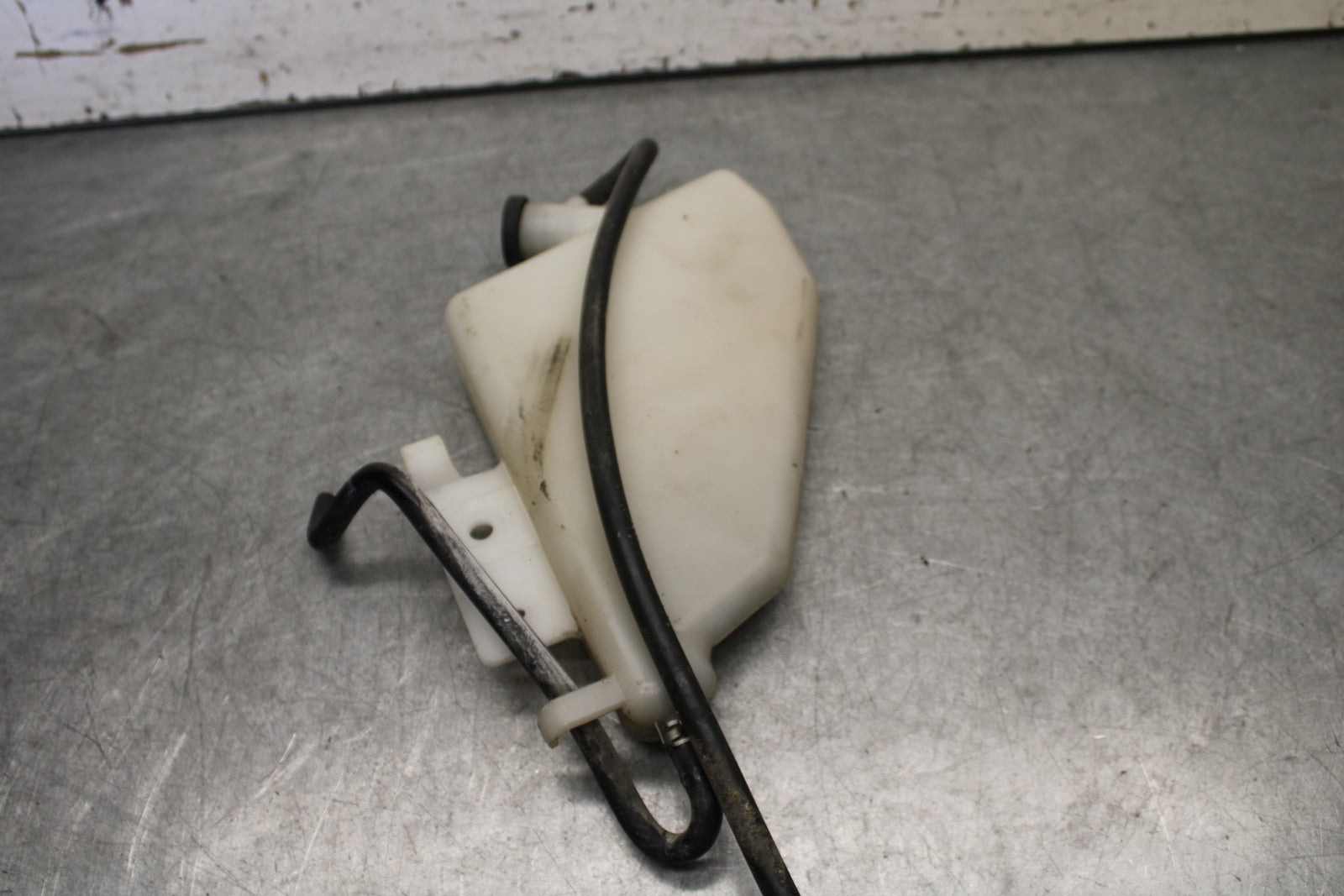 05-06 SUZUKI GSXR1000 COOLANT WATER TANK RESERVOIR BOTTLE 17910-41G00 BB663