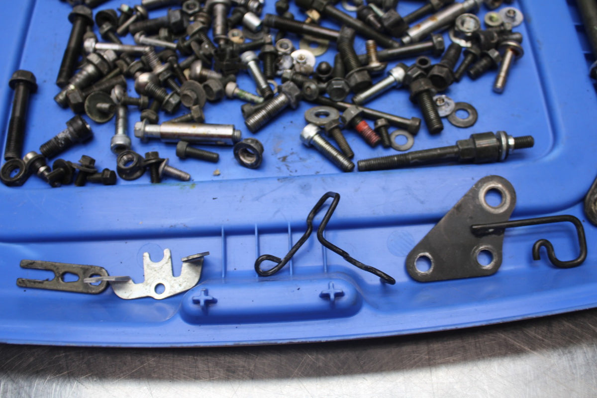 06 KAWASAKI VULCAN 900 MOUNTING BOLTS HARDWARE MOTOR SCREWS BB799