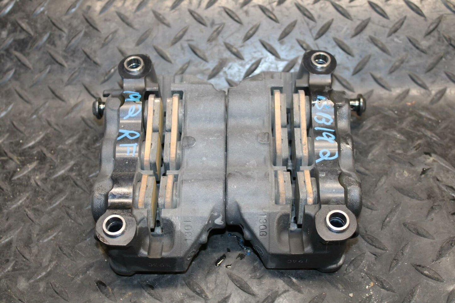 09-14 YAMAHA YZF R1 RIGHT LEFT FRONT BRAKE CALIPER SET PAIR CALIPERS BB192