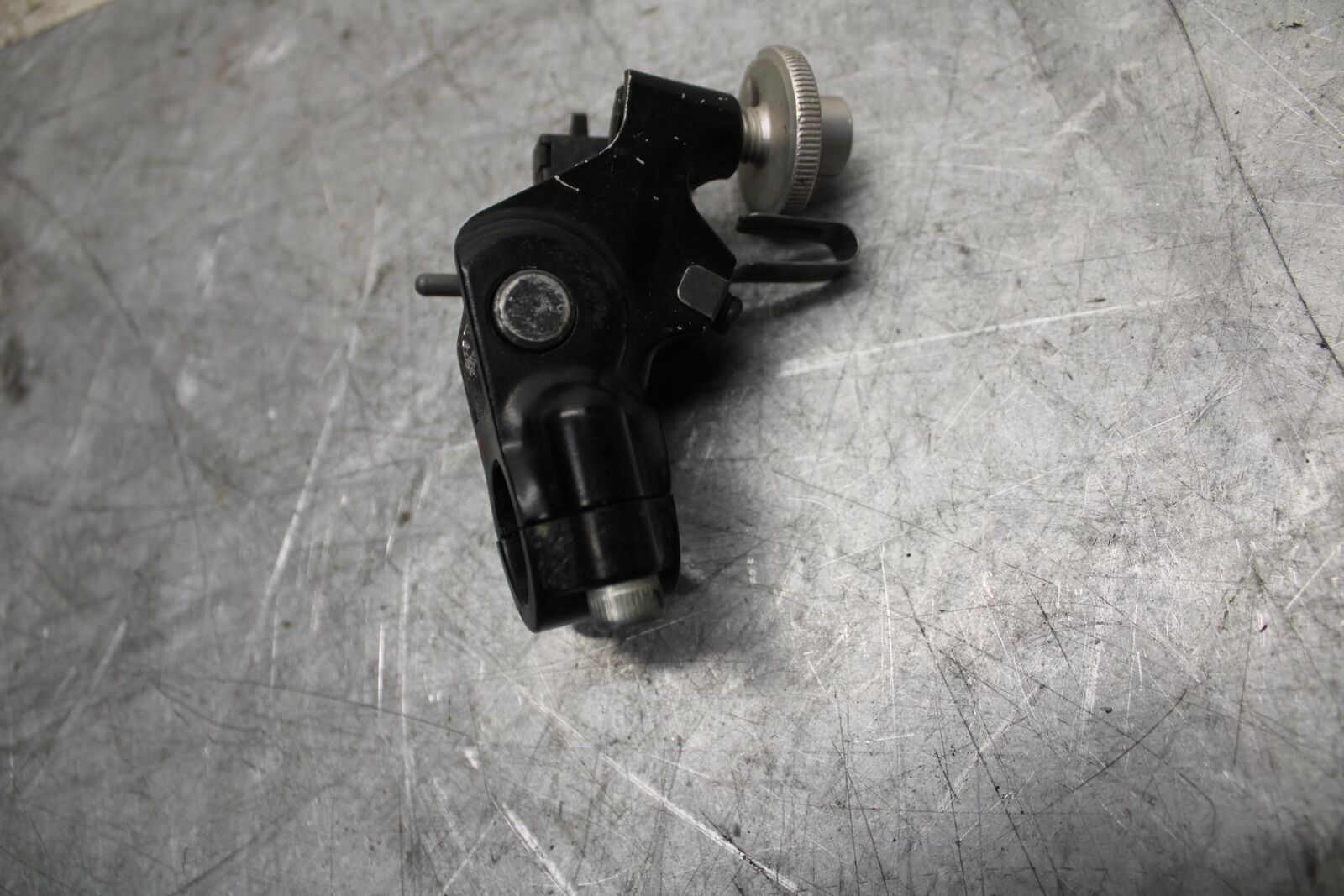 2009 Kawasaki Ninja ZX6R ZX600R CLUTCH LEVER PERCH MOUNT BRACKET 13091-1624 BB44