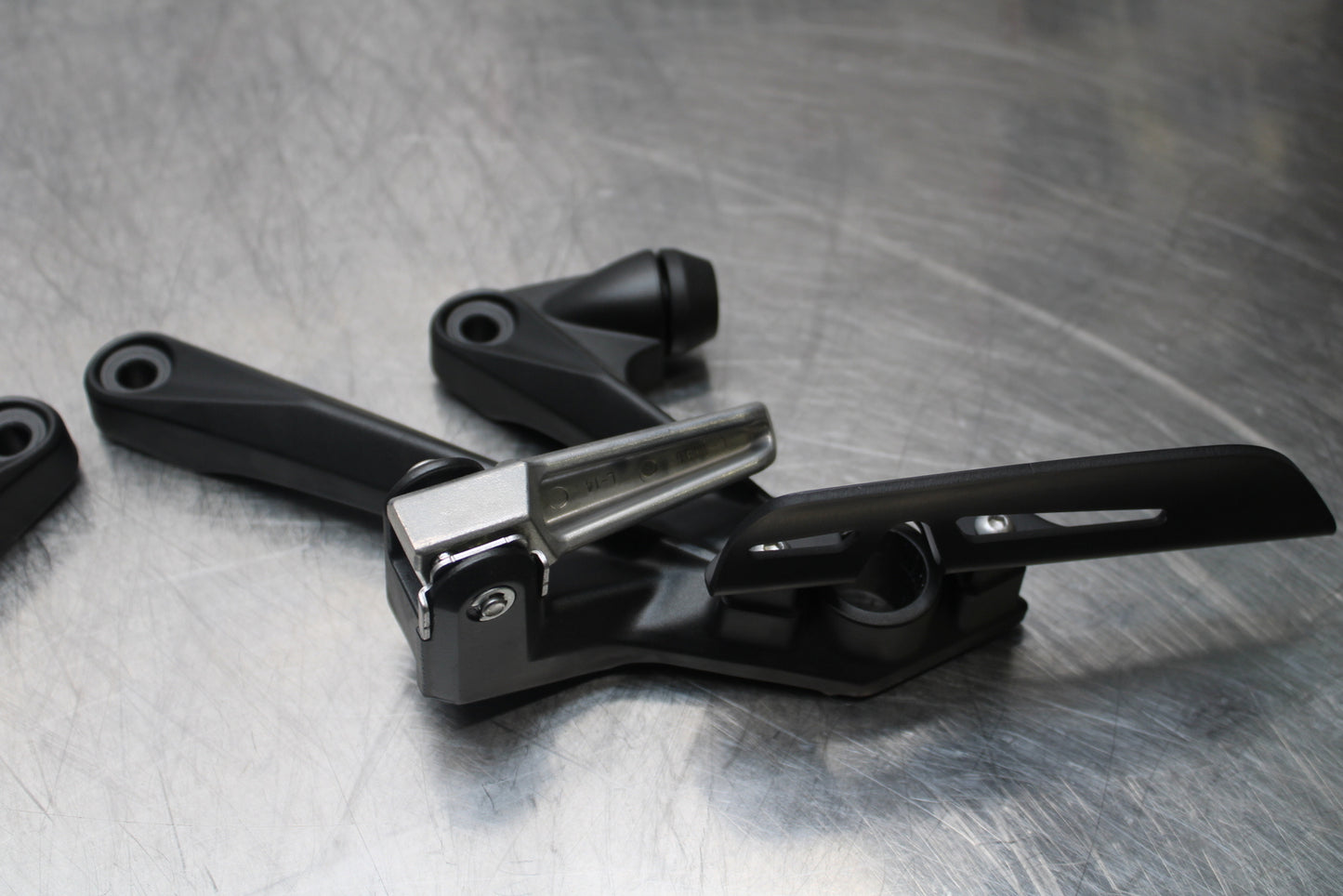 23-24 KAWASAKI NINJA ZX14R REAR BACK PASSENGER PEG SET PAIR BB153