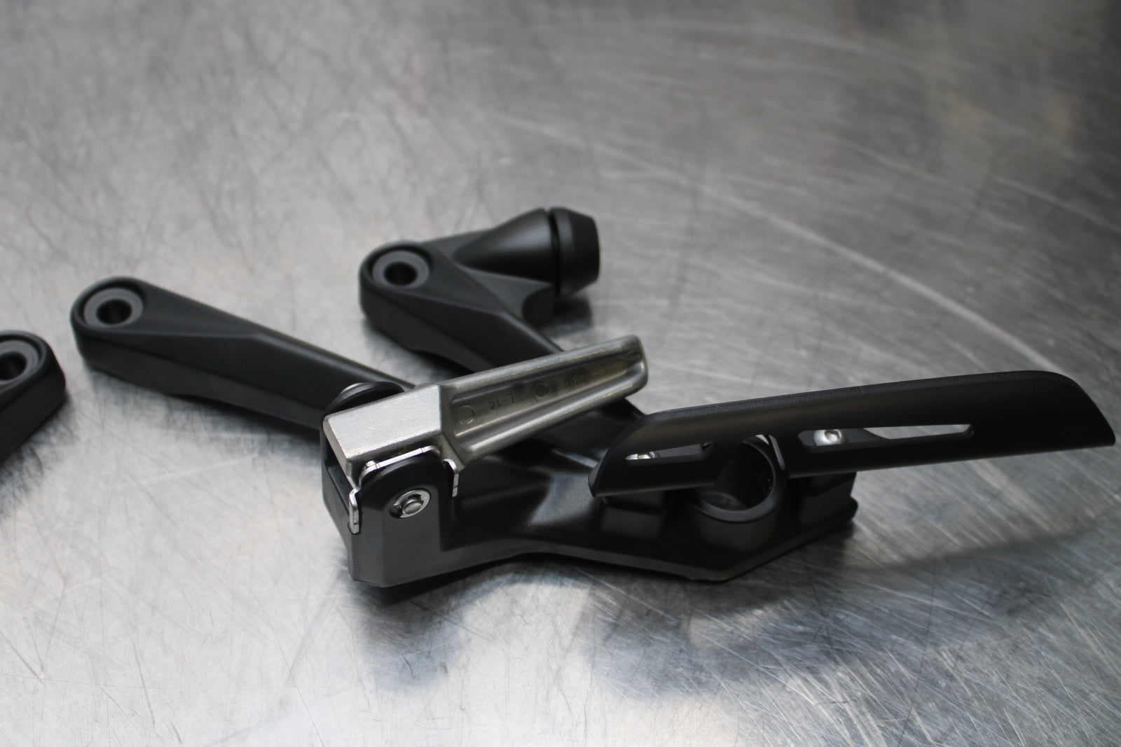 23-24 KAWASAKI NINJA ZX14R REAR BACK PASSENGER PEG SET PAIR BB153