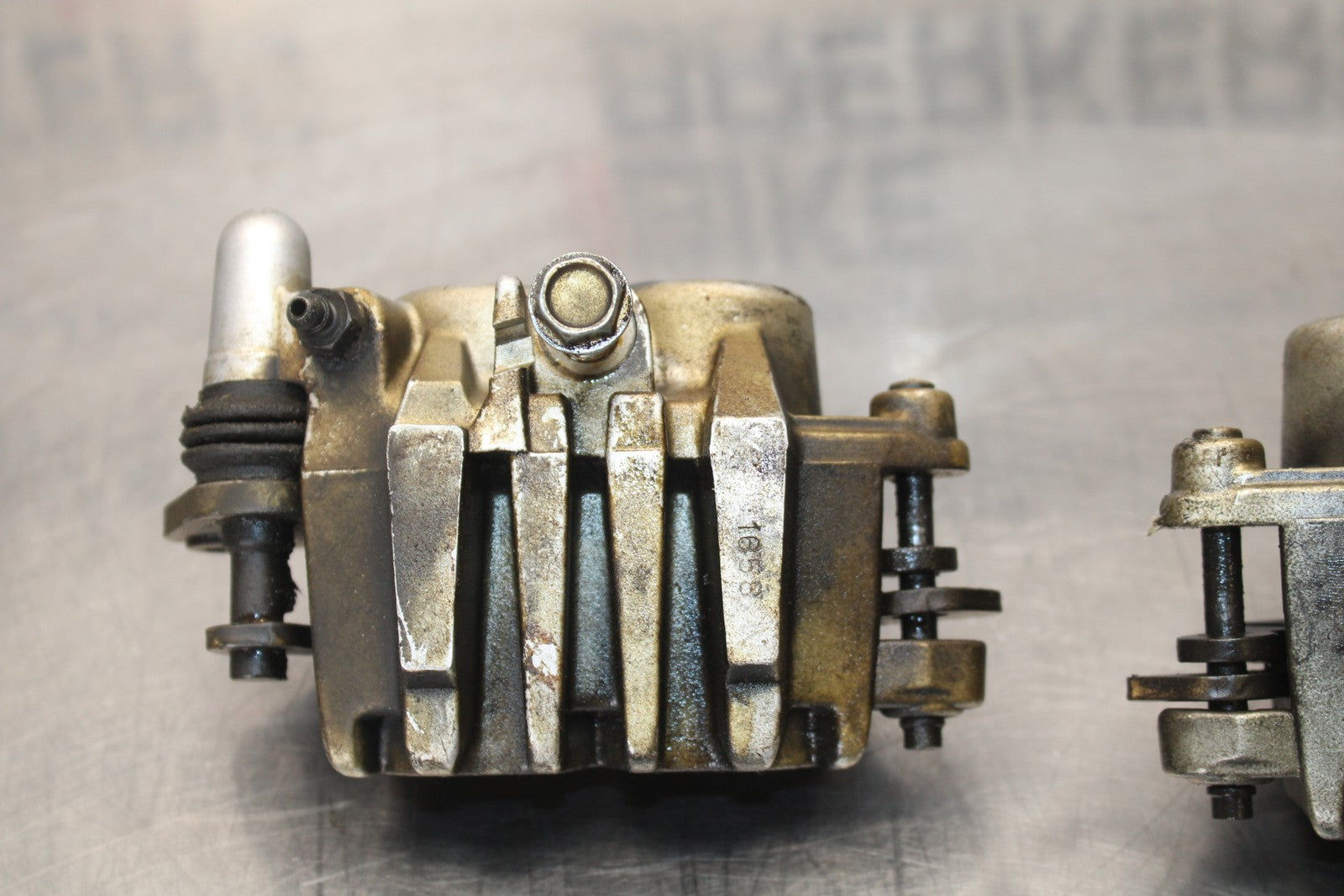 03-08 KAWASAKI VULCAN 1600 RIGHT LEFT FRONT BRAKE CALIPER SET PAIR BB196