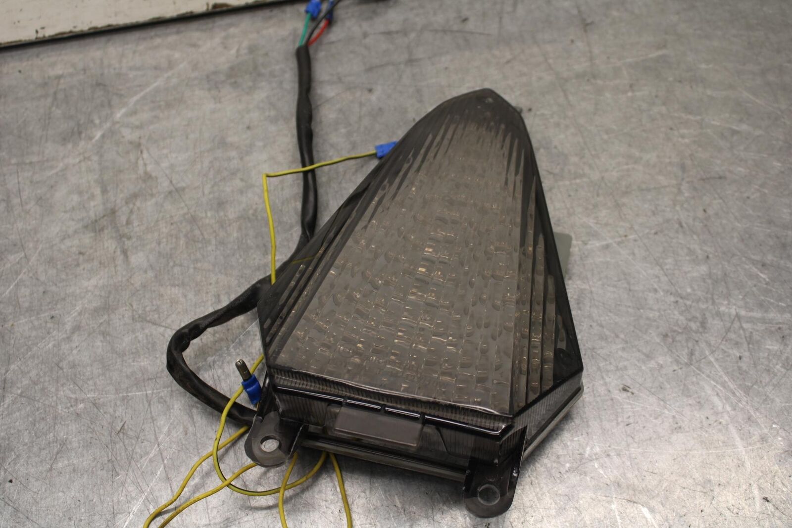 08-16 YAMAHA YZF R6 AFTERMARKET REAR TAIL TAILLIGHT BACK BRAKE LIGHT BB636