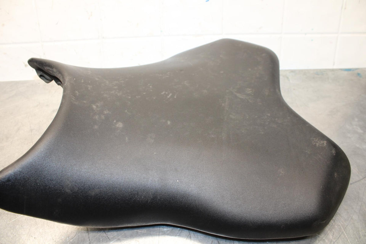 2007 Yamaha YZF R6 FRONT DRIVERS SEAT PAD SADDLE PILLION 2C0-24710-00-00 BB590