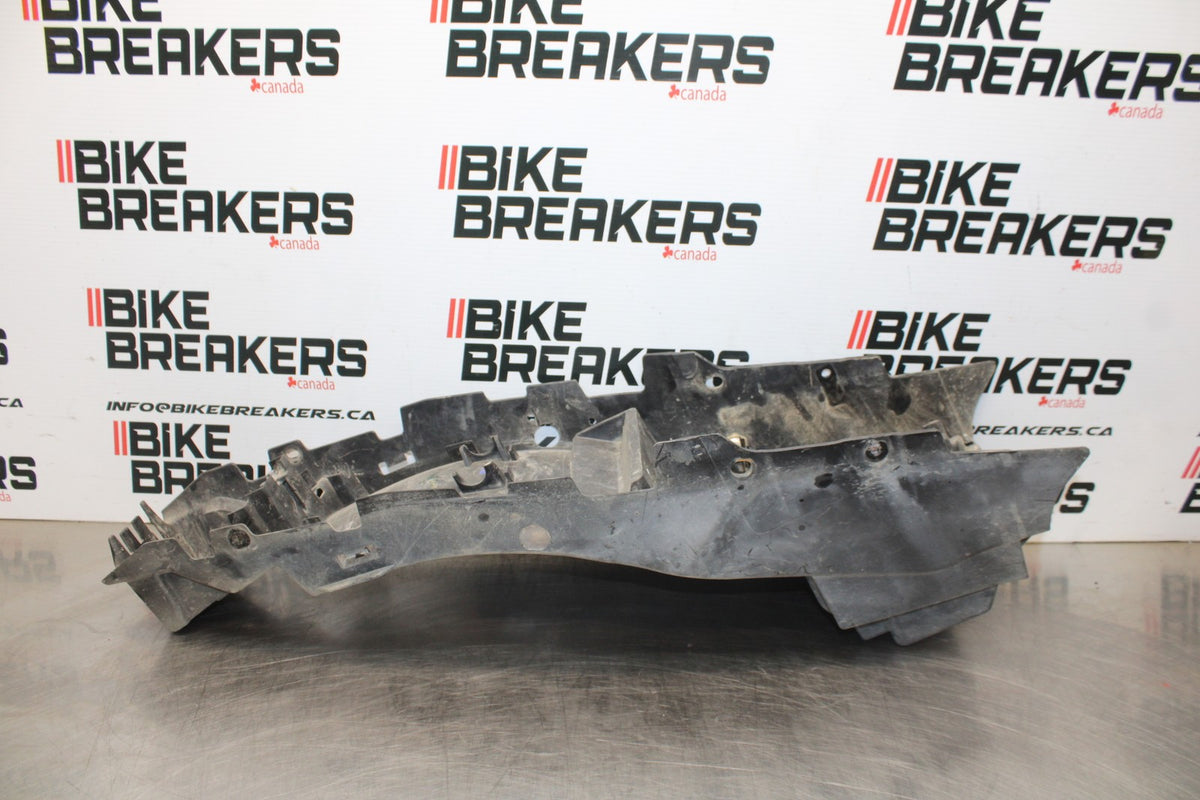 15 TRIUMPH TIGER 800 REAR BACK TAIL UNDERTAIL BATTERY TRAY PLASTIC BB873