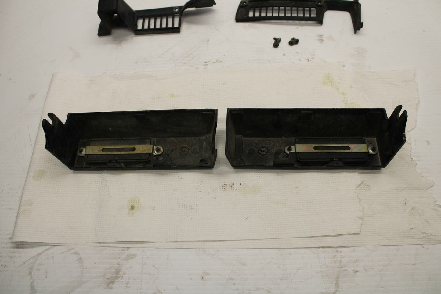 84-85 HONDA V30 MAGNA ENGINE COOLER COOLING RADIATOR TRIM BB251