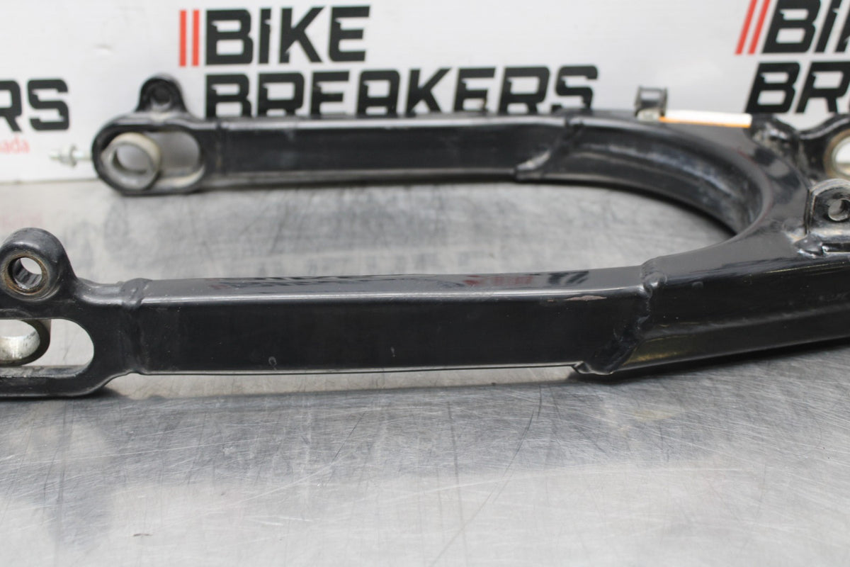 09 HARLEY-DAVIDSON SPORTSTER 1200 CUSTOM XL1200C SWINGARM SUSPENSION ARM BB776