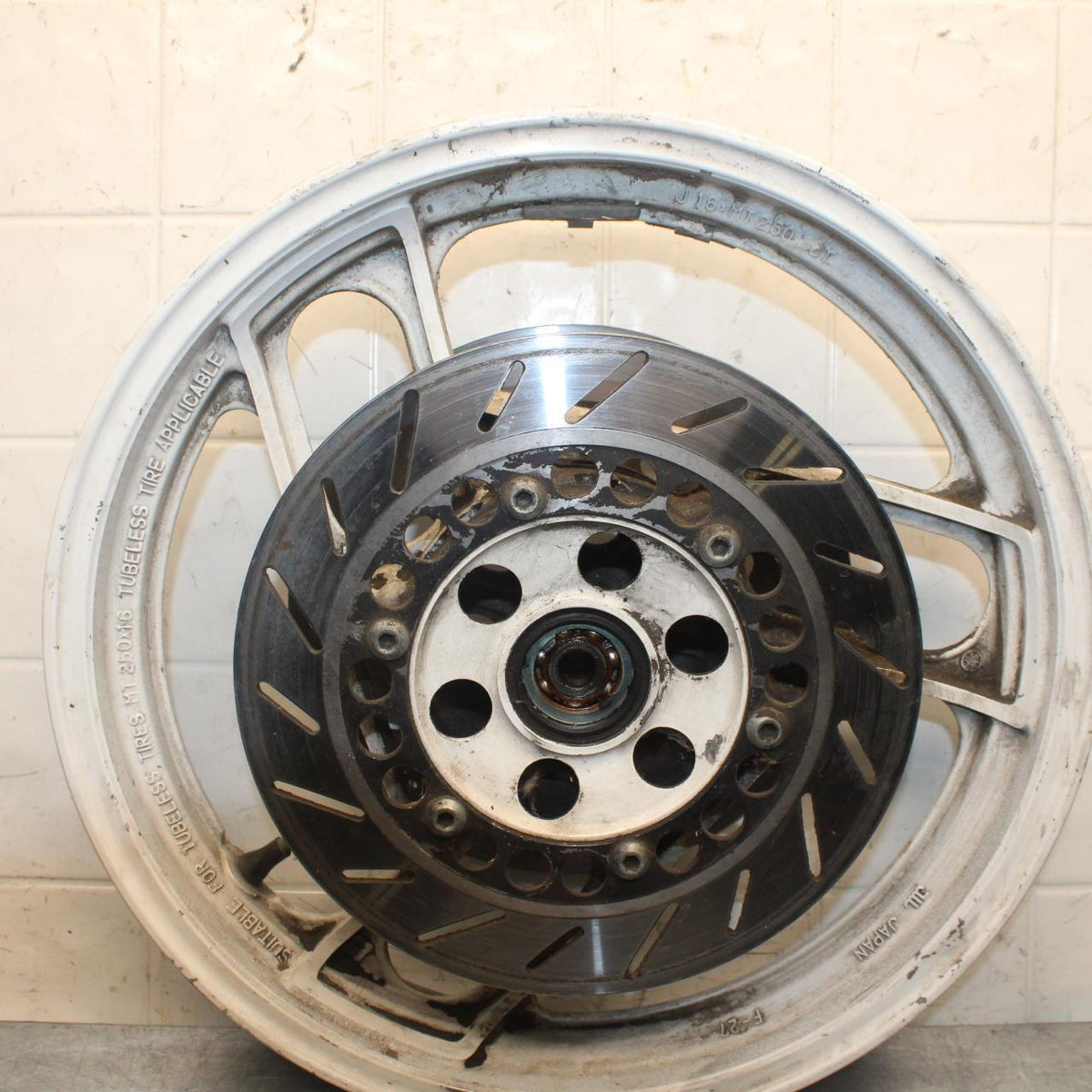 1988 Yamaha FZ600 FRONT WHEEL AND LEFT RIGHT BRAKE ROTORS DISCS BB601