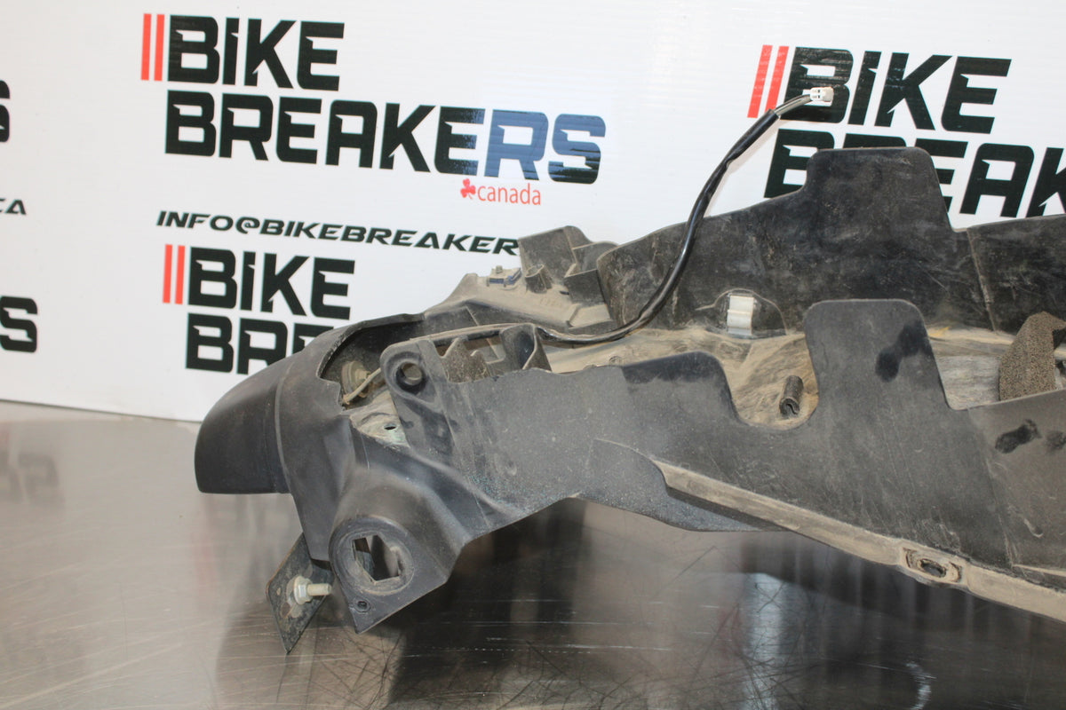 00 SUZUKI SV650 REAR BACK TAIL UNDERTAIL BATTERY TRAY PLASTIC BB156